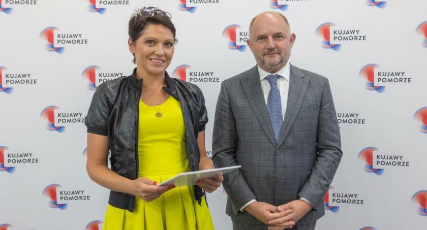 Radna Edyta Brzoskowska z marszałkiem województwa Piotrem Całbeckim