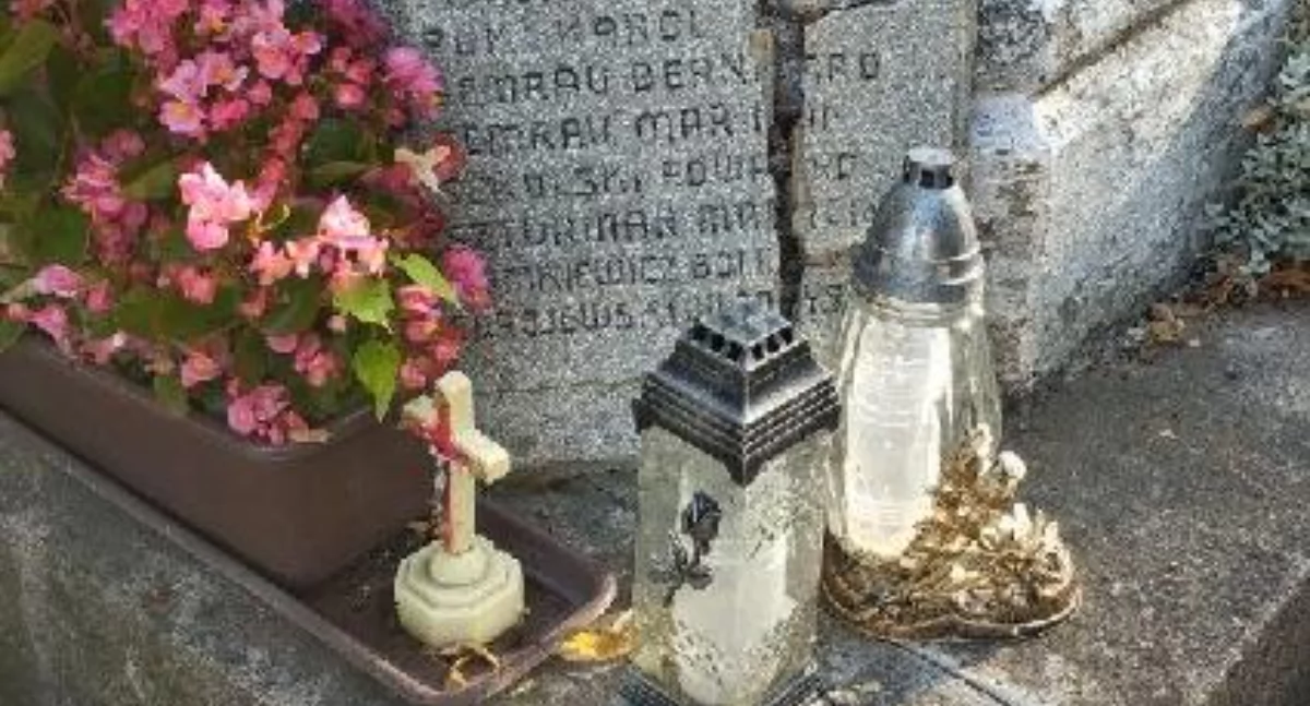 Interwencje, Obelisk czeka naprawę - zdjęcie, fotografia
