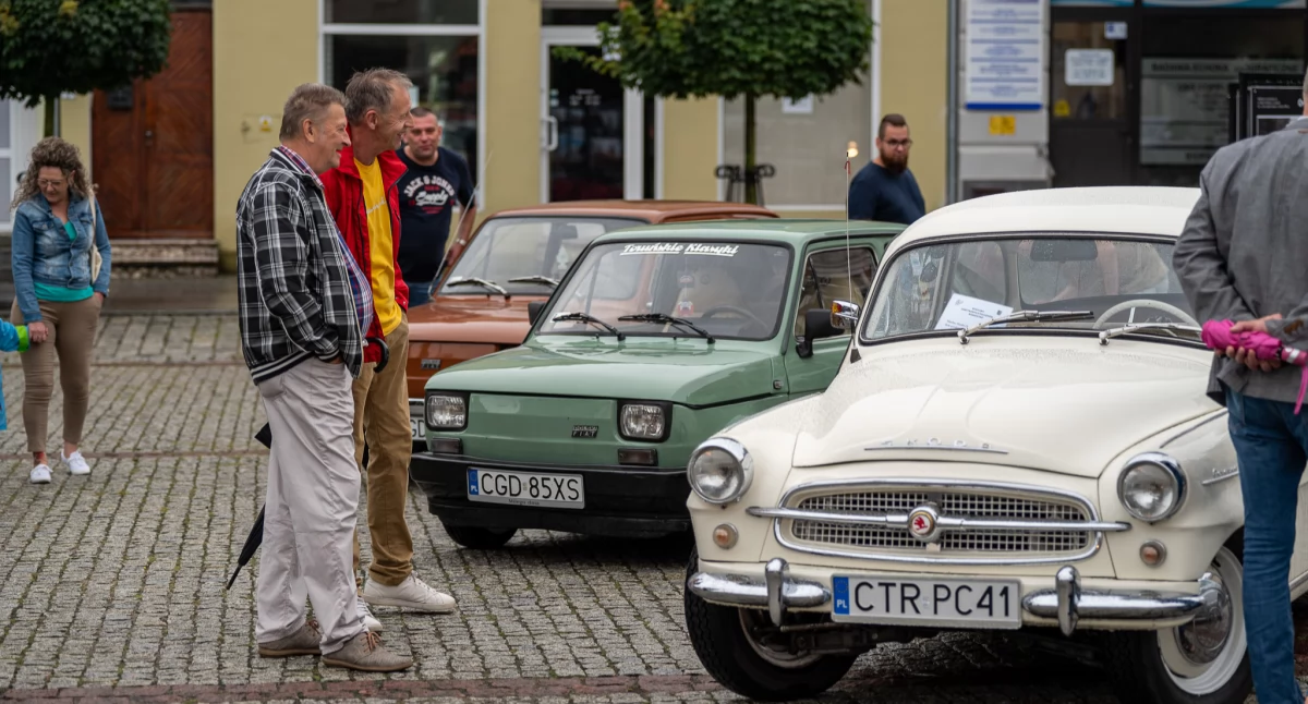 Wydarzenia lokalne, Deszcz wystraszył fanów motoryzacji [zdjęcia] - zdjęcie, fotografia