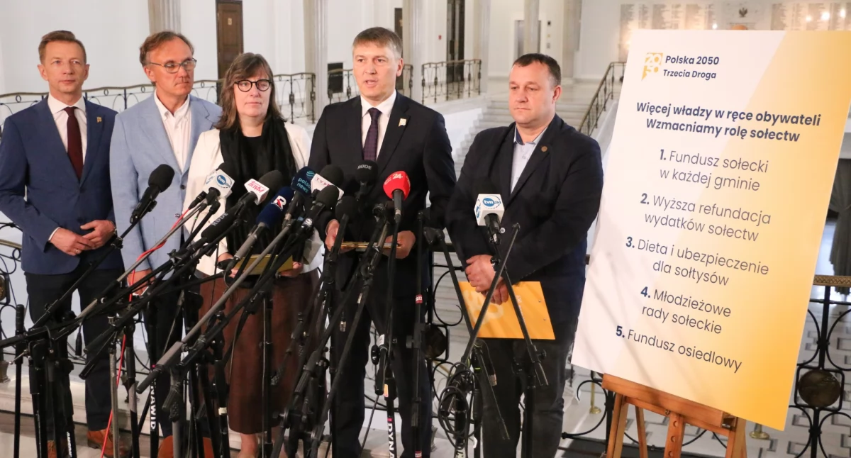 Polityka, Poselska troska sołectwa sołtysów - zdjęcie, fotografia