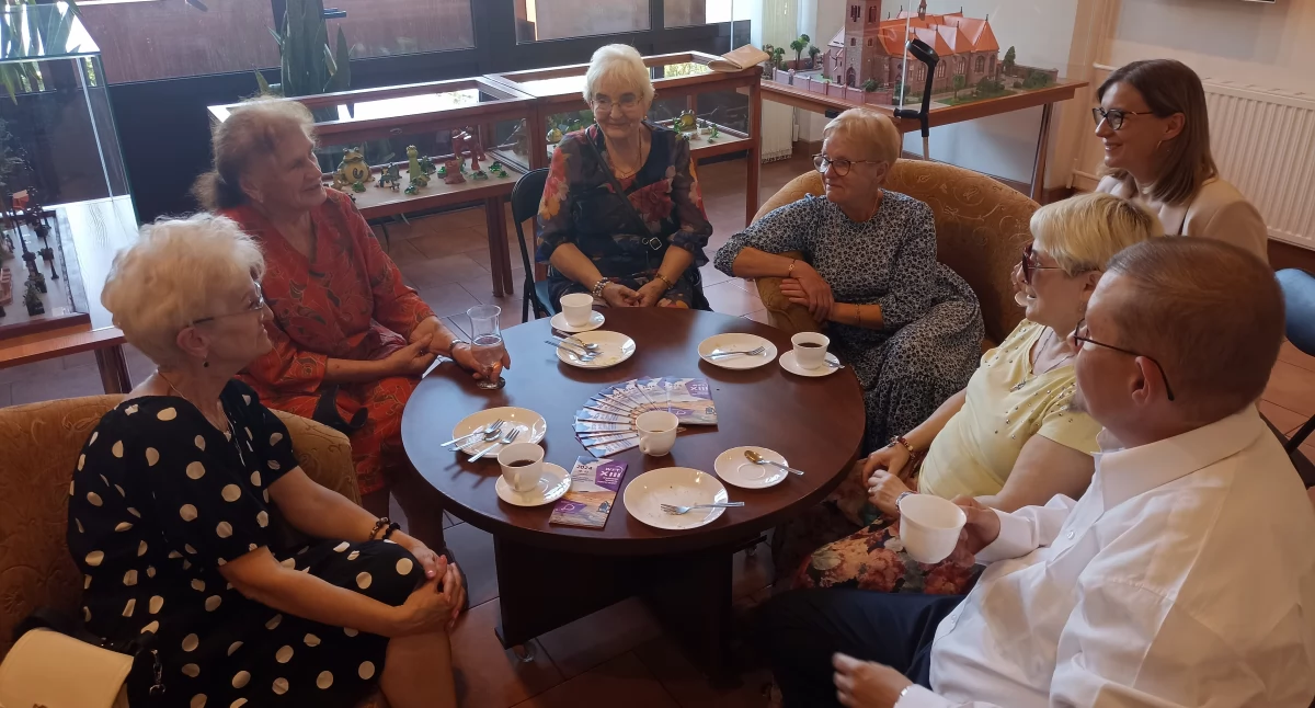 Wydarzenia lokalne, Artystyczna wystawa seniorów Wronia - zdjęcie, fotografia