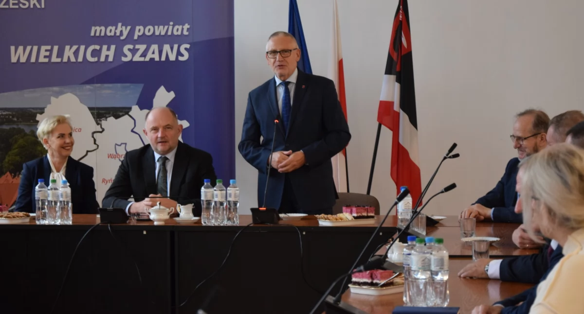 Samorząd Powiatowy, Marszałek starostwie - zdjęcie, fotografia