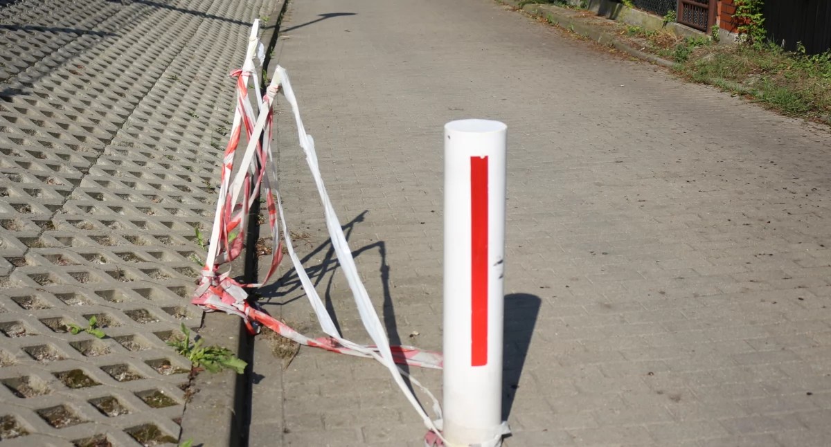Interwencje, Kontrowersyjne słupki - zdjęcie, fotografia