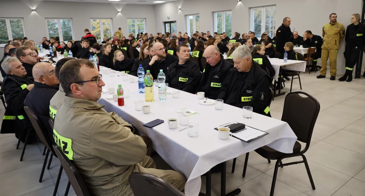 Stowarzyszenia i organizacje, strażą pożarną Florianki Anioły strażacy ochotnicy zawodowi [zdjęcia] - zdjęcie, fotografia