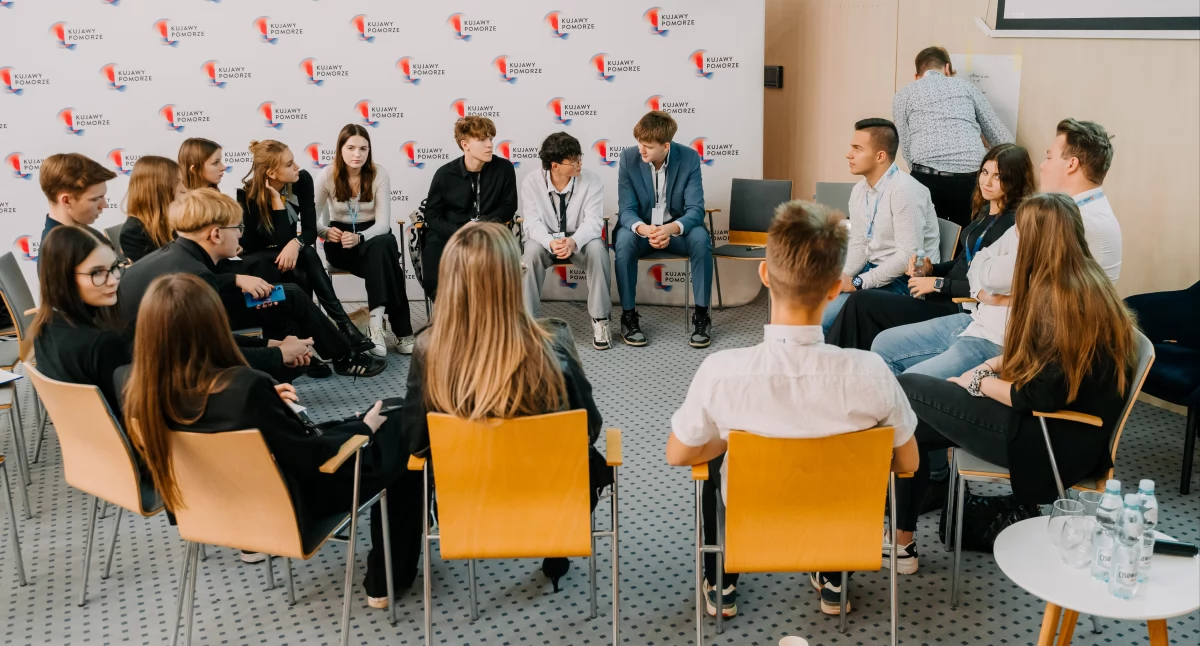 Stowarzyszenia i organizacje, Młodzi inspirują - zdjęcie, fotografia