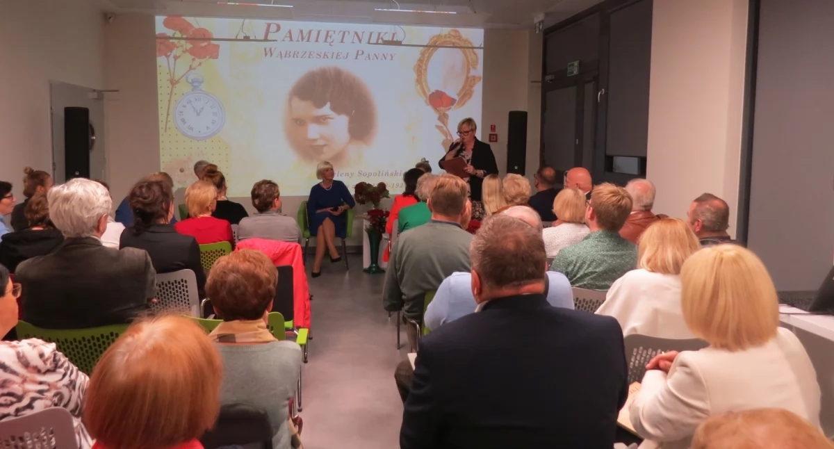 Wydarzenia lokalne, Nowość stulecie wąbrzeskich sztambuchów - zdjęcie, fotografia