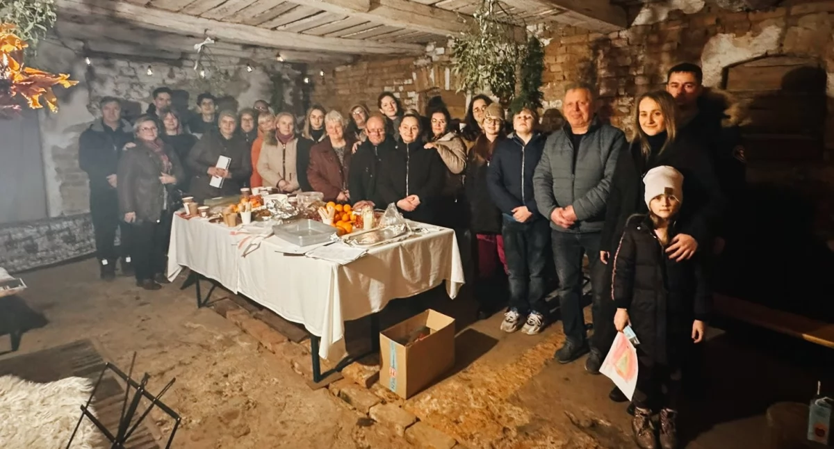 Wydarzenia lokalne, Kolędowali starej stajni - zdjęcie, fotografia