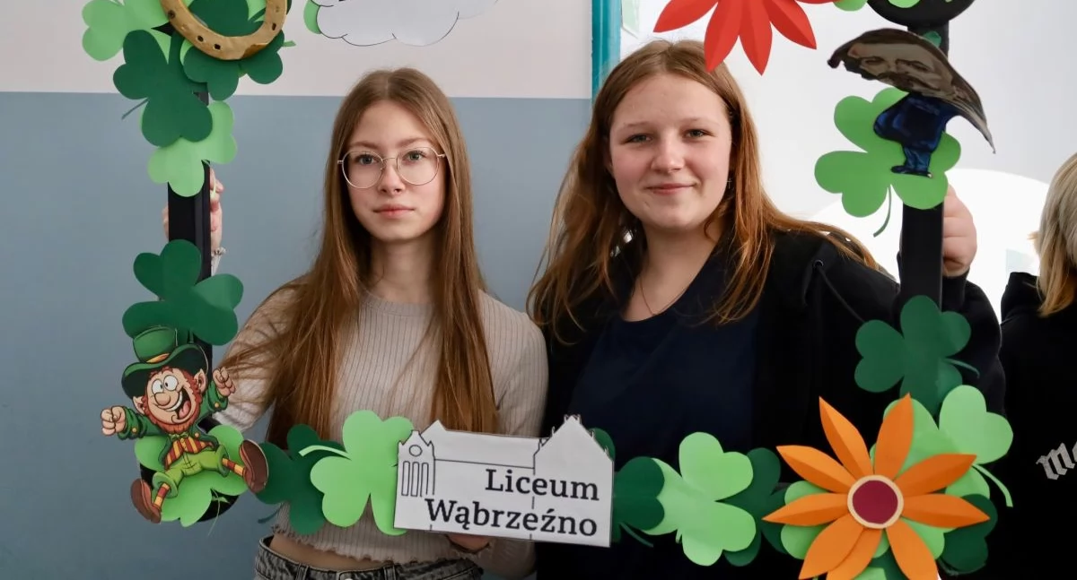 Oświata, Poznali szkołę tradycją - zdjęcie, fotografia