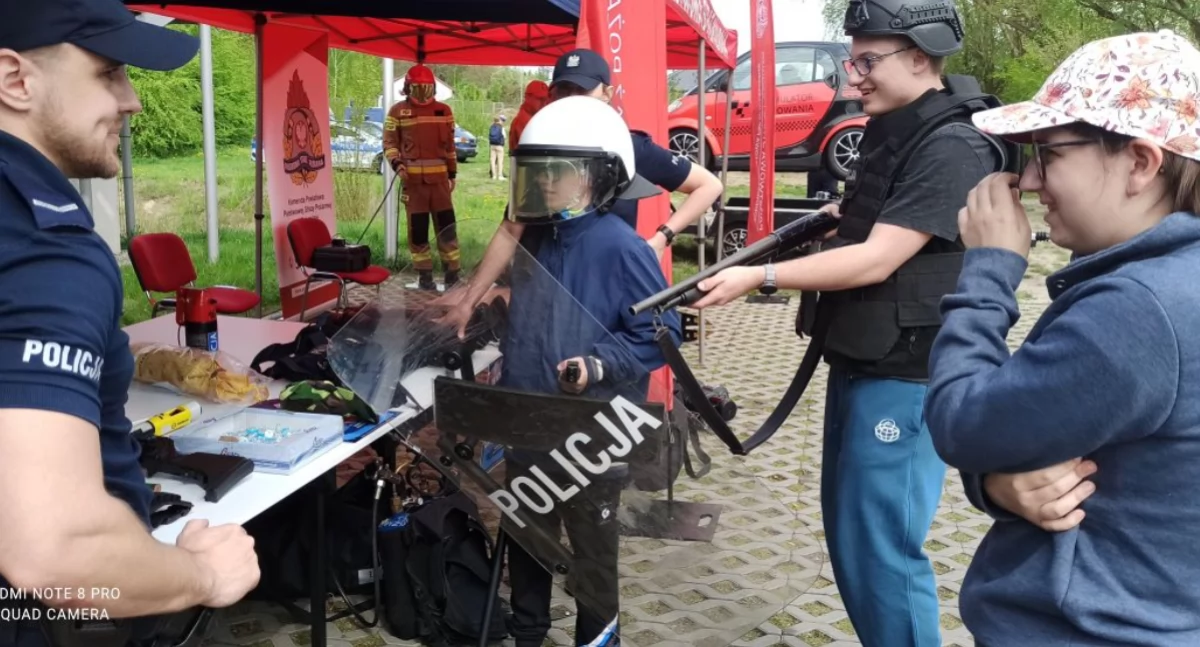 Wydarzenia lokalne, brakuje chętnych pracy policji - zdjęcie, fotografia