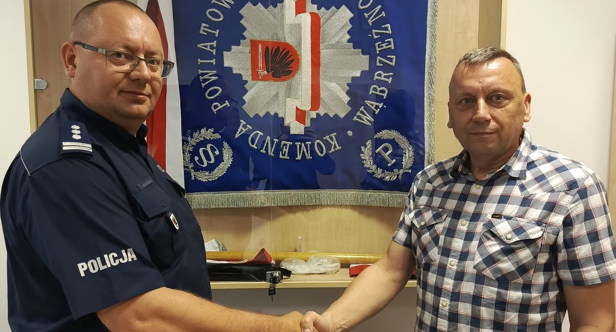 Komunikaty i profilaktyka, Brawa policjanta ćwierć wieku - zdjęcie, fotografia