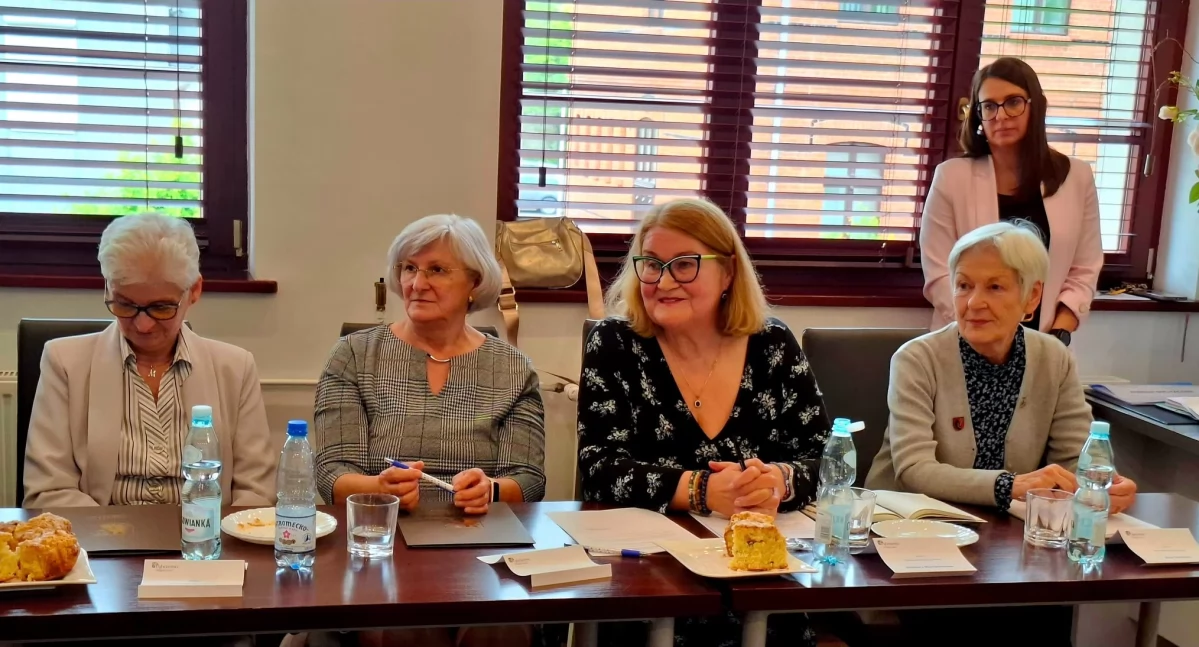 Stowarzyszenia i organizacje, Seniorzy decydują - zdjęcie, fotografia