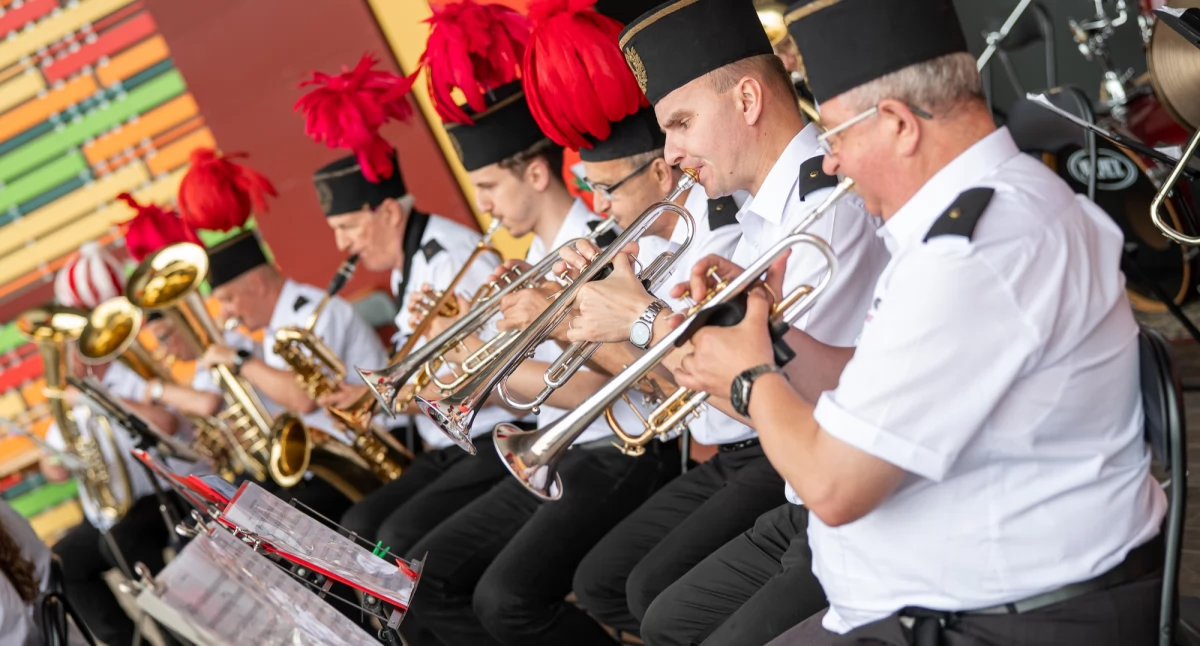 Wydarzenia lokalne, Orkiestry dęte jeziorem - zdjęcie, fotografia