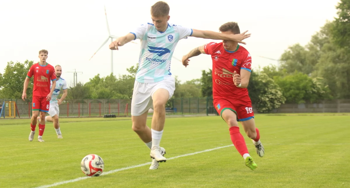 Piłka nożna, Mocny początek lidze - zdjęcie, fotografia