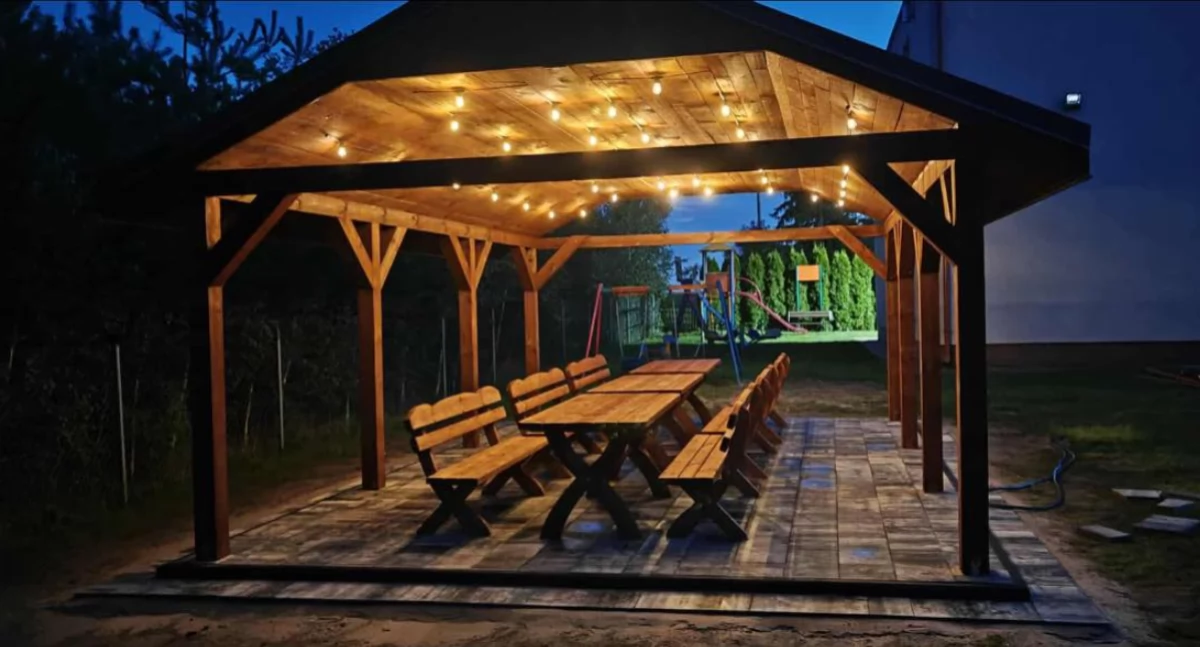 Inwestycje, Wspólnie zbudowali altanę - zdjęcie, fotografia