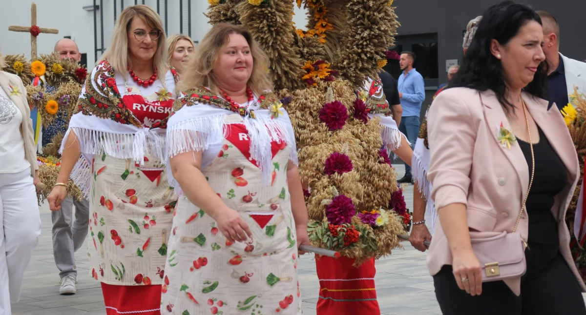 Wydarzenia lokalne, Bawili dożynkach Myśliwcu - zdjęcie, fotografia