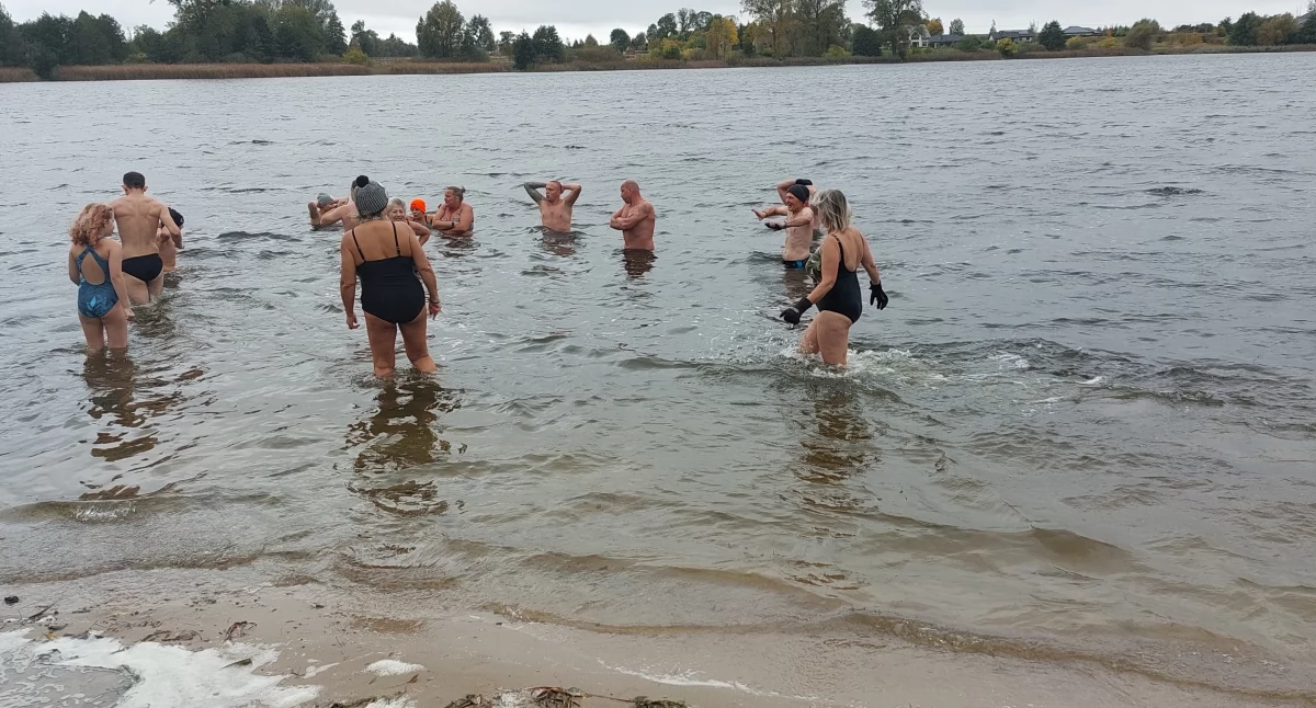 Stowarzyszenia i organizacje, Morsowanie rozpoczęte - zdjęcie, fotografia