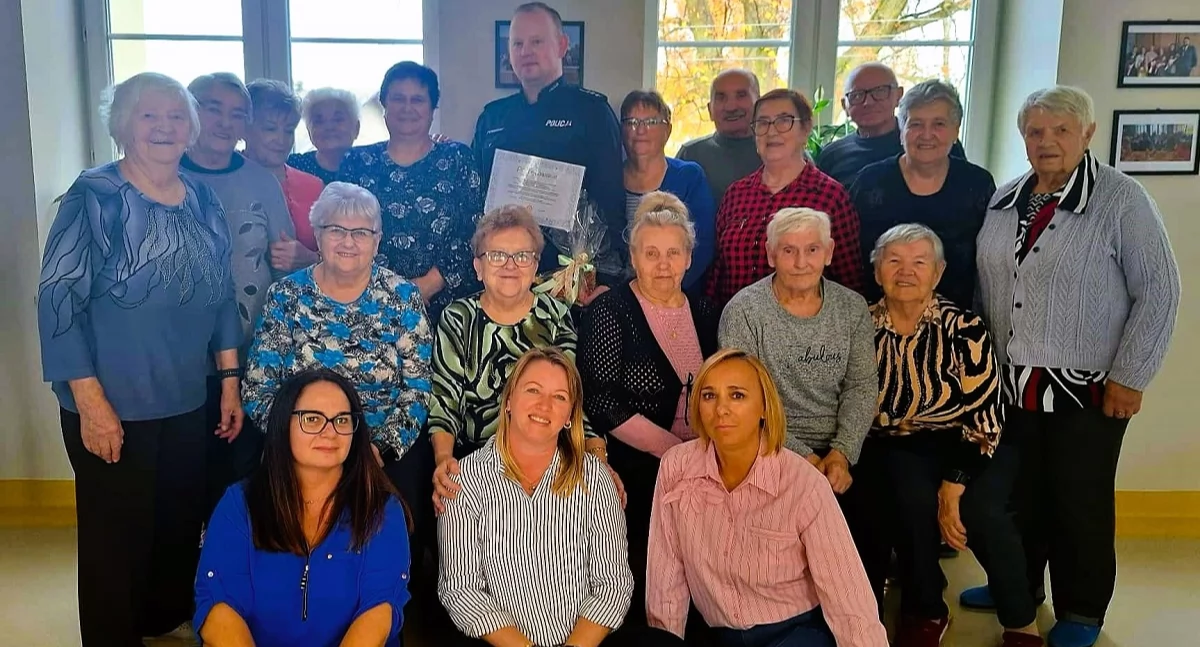 Komunikaty i profilaktyka, Policja uświadamia seniorów - zdjęcie, fotografia