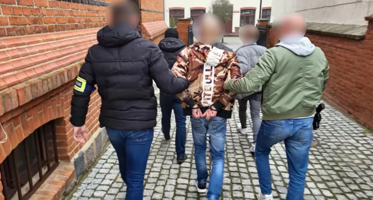 Kronika kryminalna, Rozbój Wąbrzeźnie czterech napadli latkę! - zdjęcie, fotografia