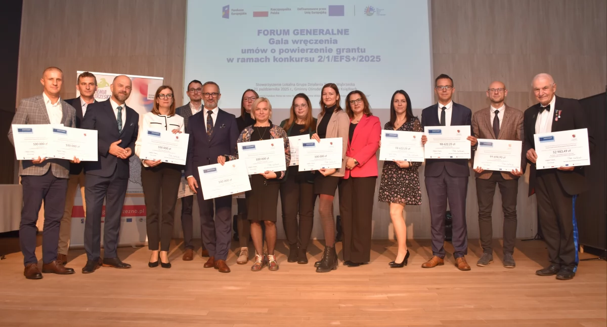 Stowarzyszenia i organizacje, Powstanie klubów seniora - zdjęcie, fotografia