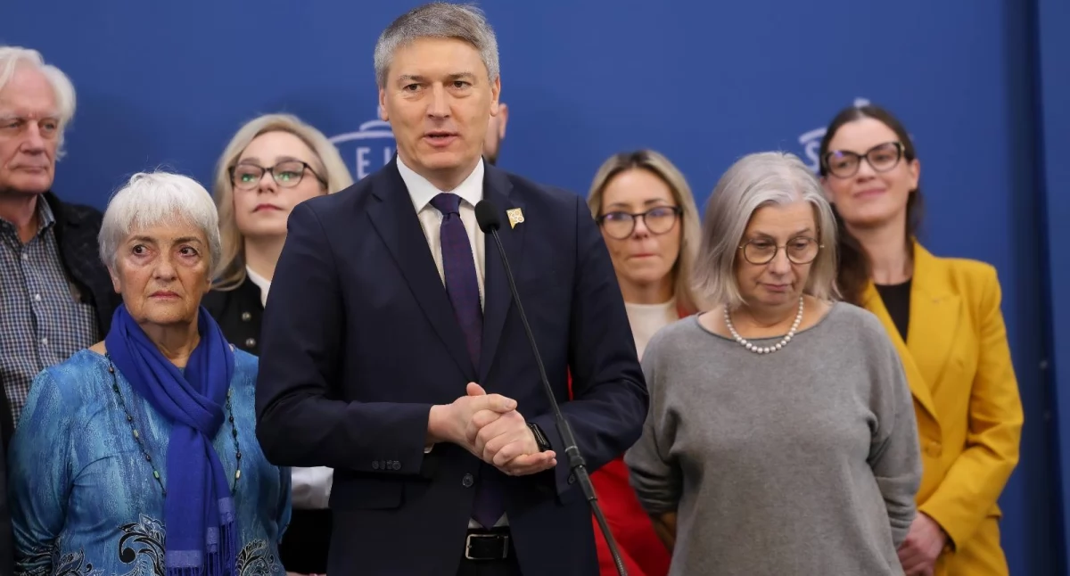 Polityka, Szansa lepsze finansowanie klubów seniora - zdjęcie, fotografia