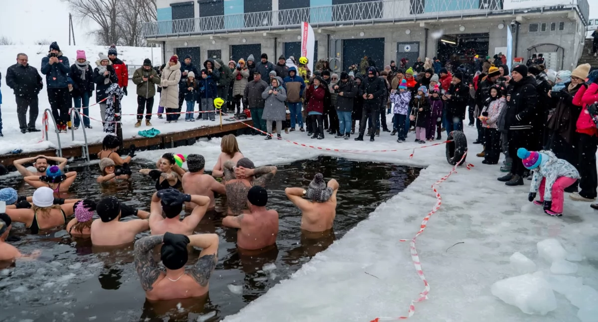 Wydarzenia lokalne, WOŚP owanie przez morsowanie - zdjęcie, fotografia