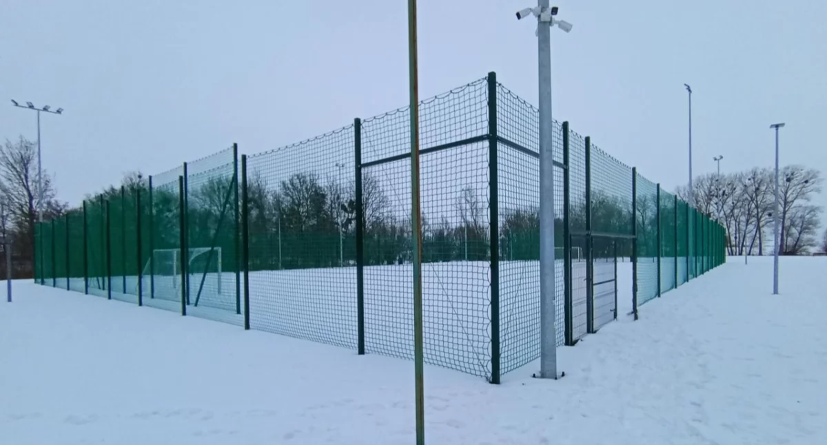 Inwestycje, Boisko zabaw ponad - zdjęcie, fotografia