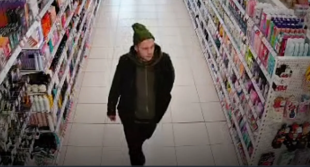 Kronika kryminalna, Policja szuka złodzieja Nakradł Rossmannach - zdjęcie, fotografia