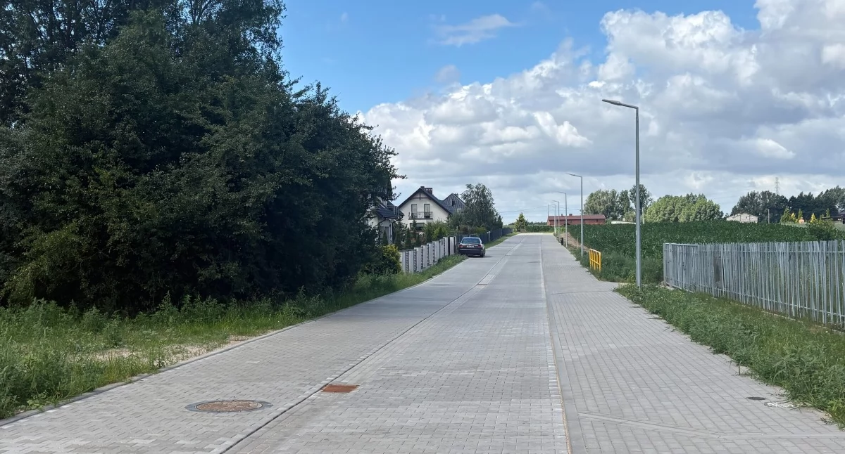 Inwestycje, Ulica Modrzewiowa gotowa - zdjęcie, fotografia