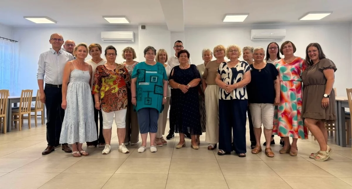 Stowarzyszenia i organizacje, Piękny pełen uśmiechu - zdjęcie, fotografia