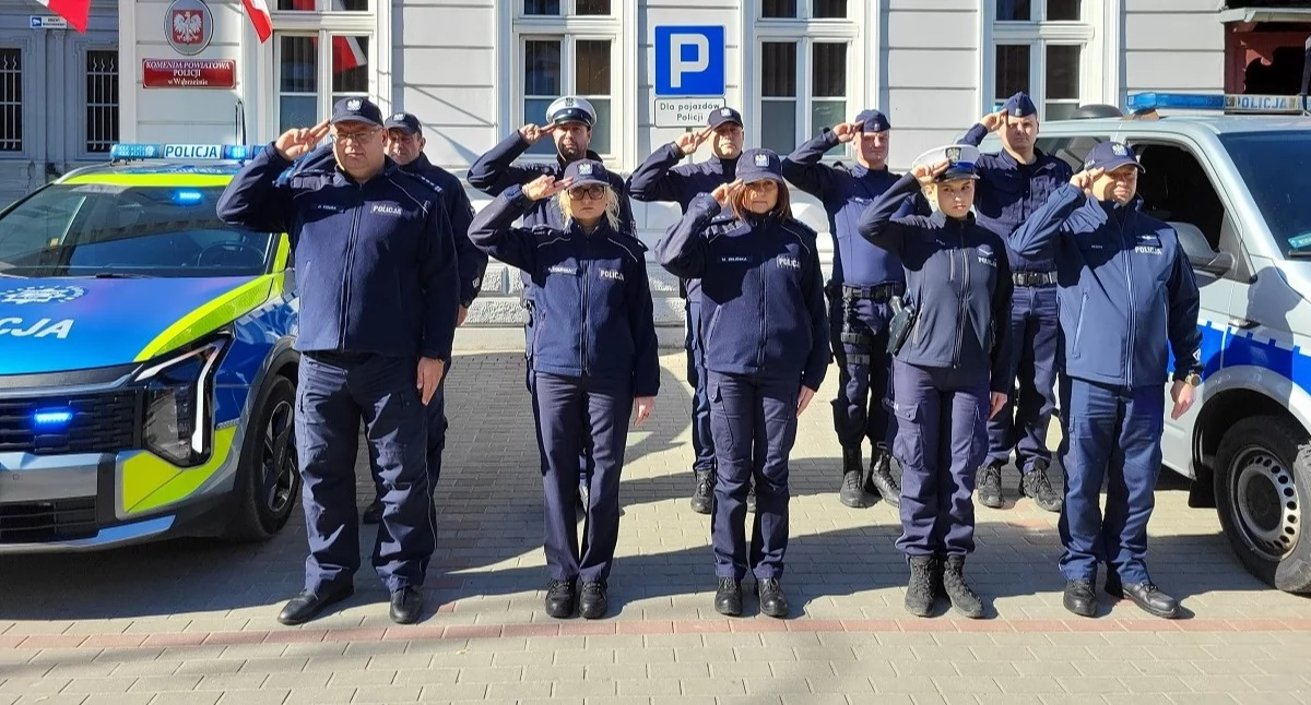 Komunikaty i profilaktyka, Oddali hołd tragicznie zmarłemu koledze - zdjęcie, fotografia