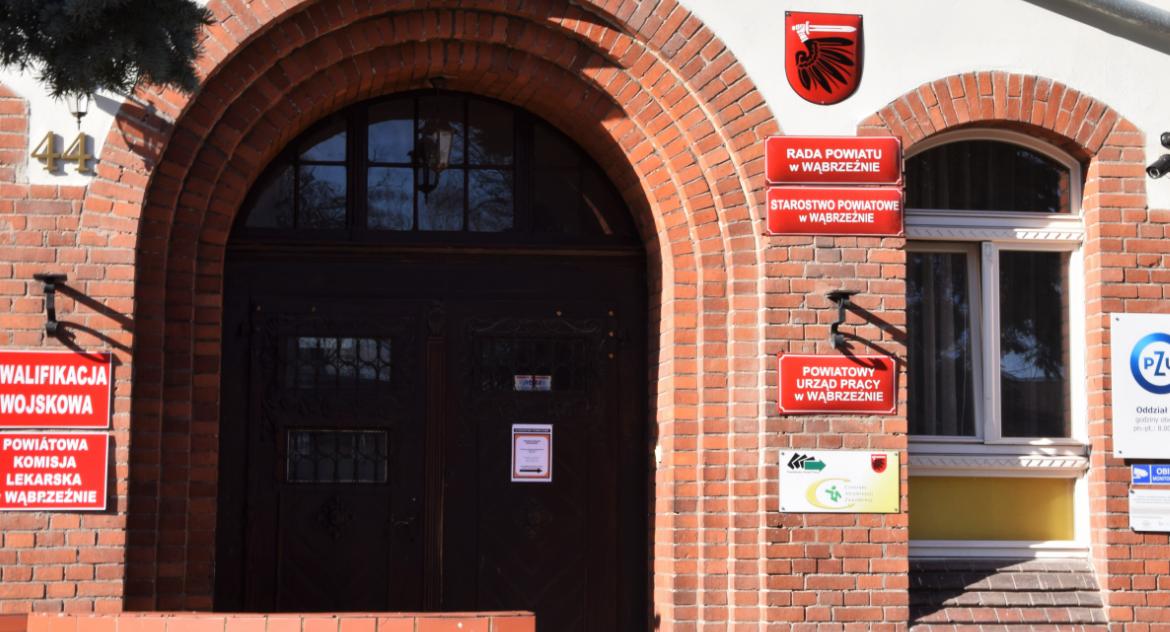 Polityka, Powiat wąbrzeski wygrał wojewodą - zdjęcie, fotografia