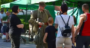 Uroczyście i piknikowo, czyli o historii w różnej formie