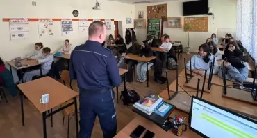 Policjanci edukują nowych uczniów