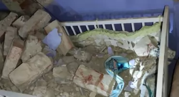 Ściana omal nie przygniotła dziecka!