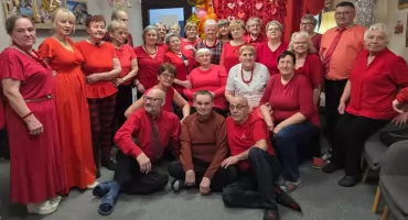 Służą własnym przykładem