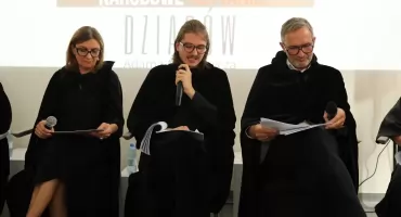 Duchy, świece i czarne peleryny. „Dziady” ożyły w bibliotece